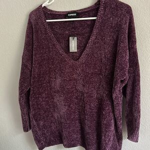 Express cropped v neck 100% polyester Purple Sz M NWT mid sleeves